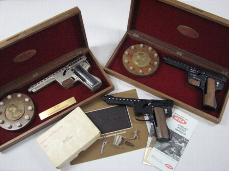 Handguns-of-the-World_David-Rachwal_Gyrojet-Mark-1-Model-B